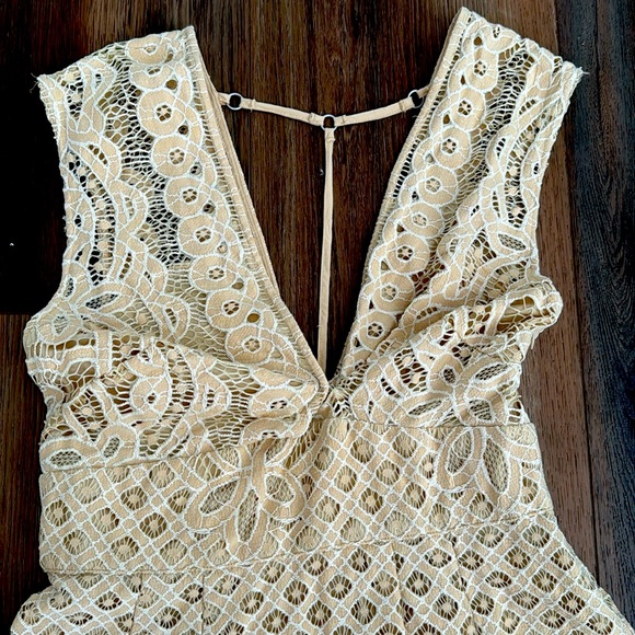 Free People One Million Lovers Mini Dress Beige Sz 6 S M Lace New Plunging V - Picture 9 of 10